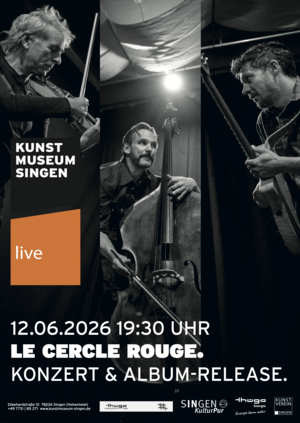 Plakat in Schwarz Weiss mit farbigem Logo Kunst&Live und Fotos von den drei Musikern des Trios Le Crecle Rouge